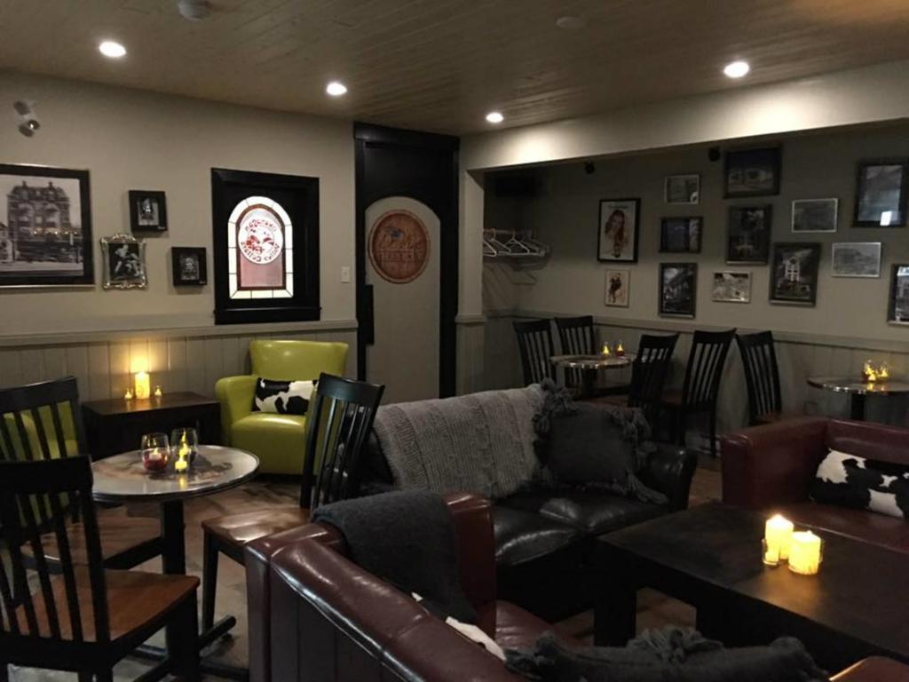 The Bulldog Hotel Silver Star Esterno foto
